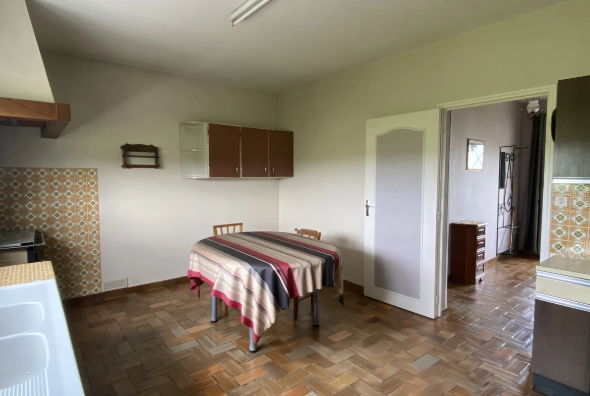 Maison familiale avec grand potentiel à Captieux - 118 m² habitables, 238 m² exploitable 