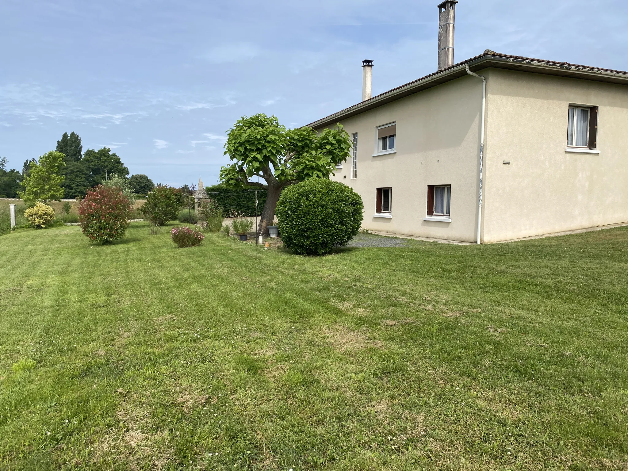 Maison familiale avec grand potentiel à Captieux - 118 m² habitables, 238 m² exploitable 