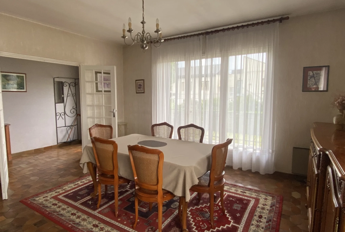 Maison familiale avec grand potentiel à Captieux - 118 m² habitables, 238 m² exploitable 