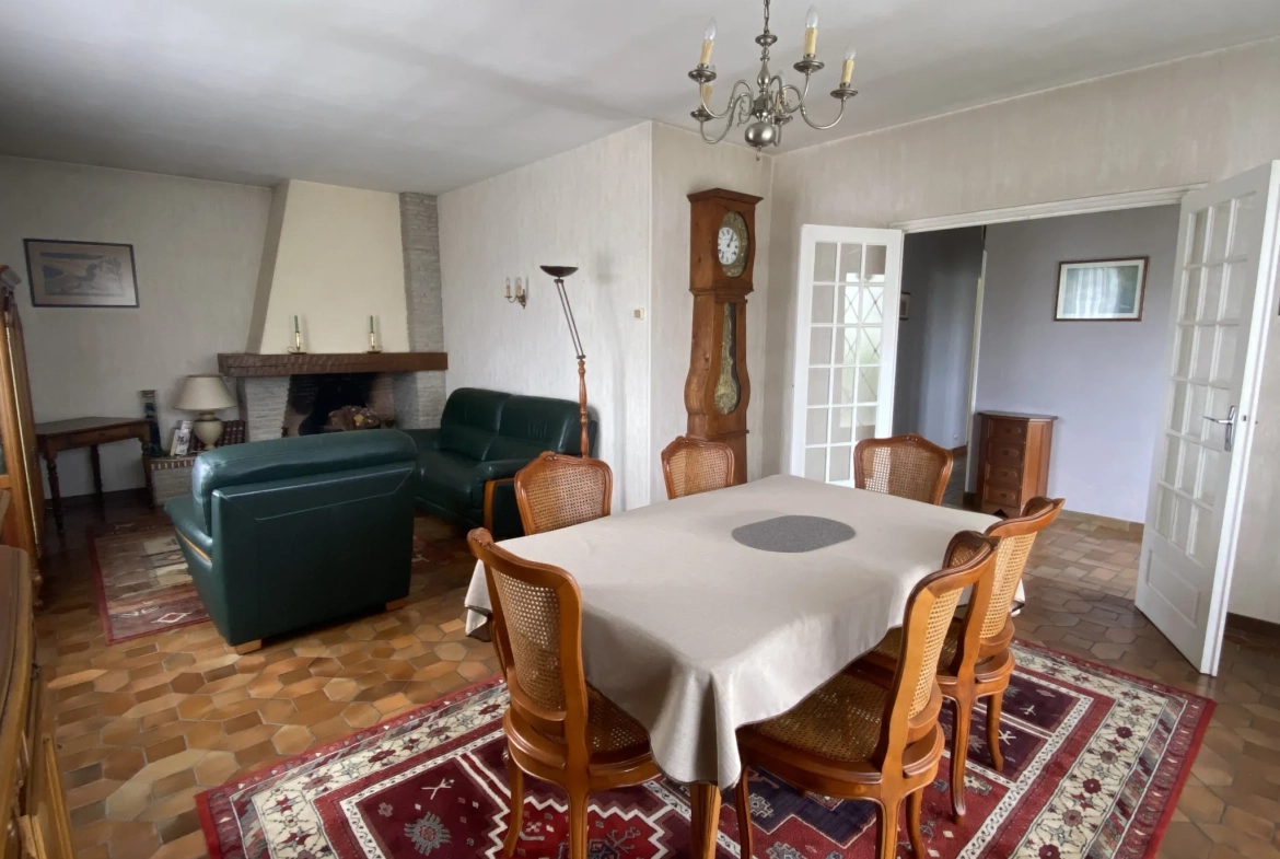 Maison familiale avec grand potentiel à Captieux - 118 m² habitables, 238 m² exploitable 