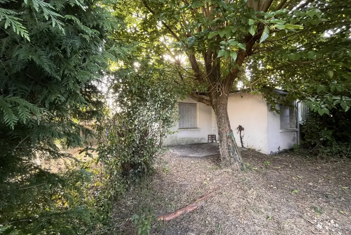 Maison à rénover de 50 m² avec jardin à Pontacq dans rue tranquille 