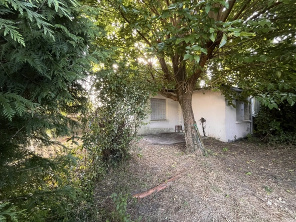 Maison à rénover de 50 m² avec jardin à Pontacq dans rue tranquille