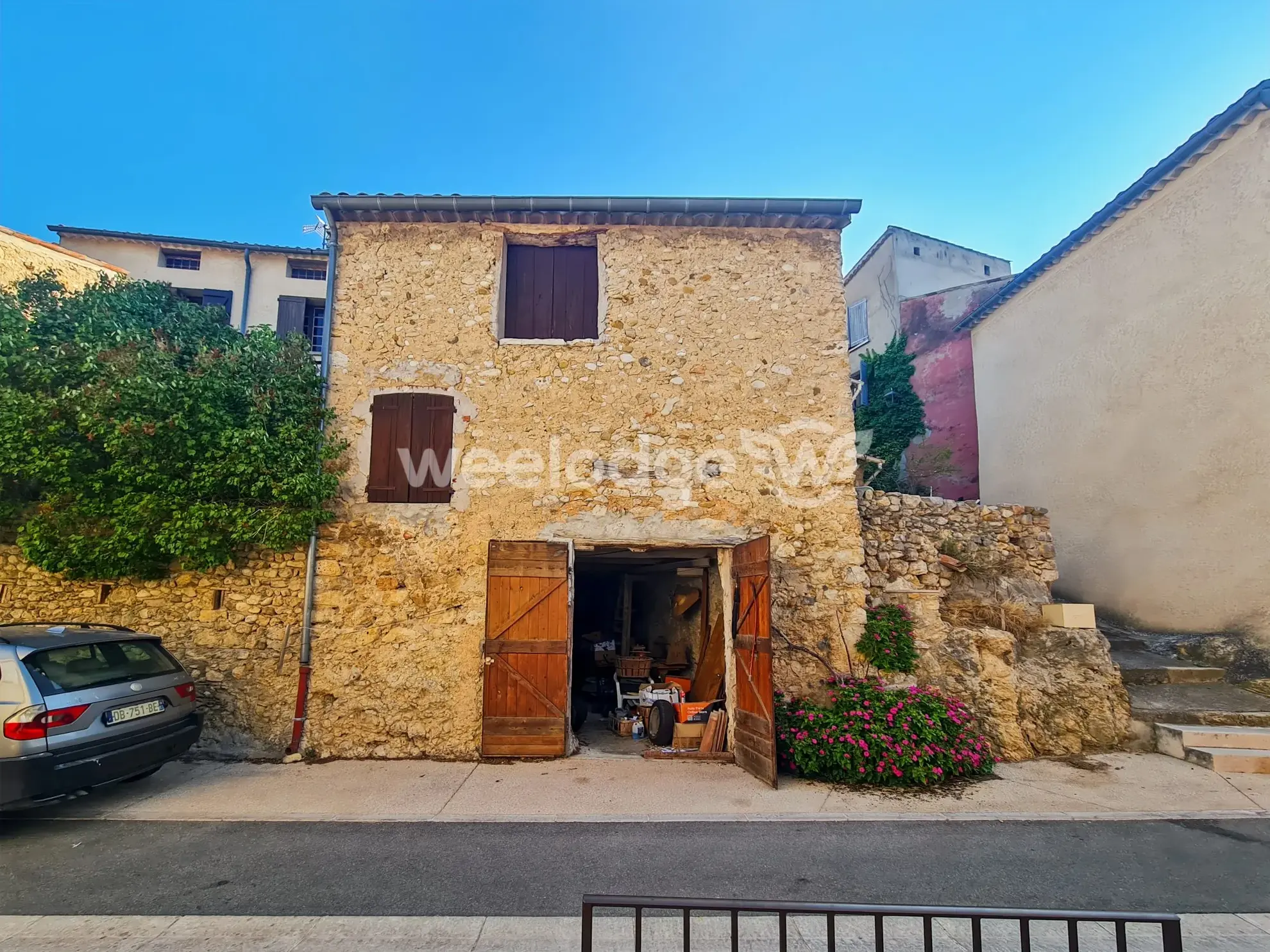 Remise à rénover à Saint-Martin-de-Brômes avec potentiel de 100 m² habitables 
