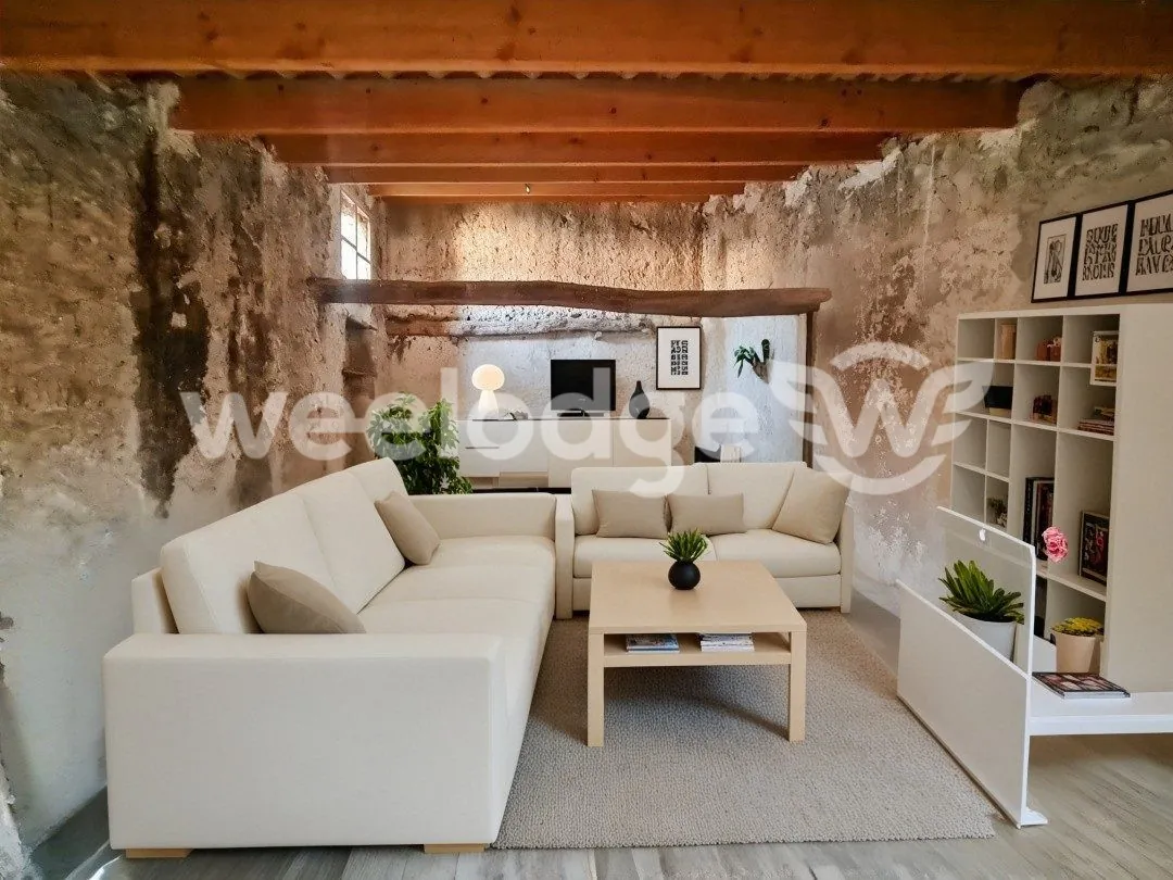 Remise à rénover à Saint-Martin-de-Brômes avec potentiel de 100 m² habitables 