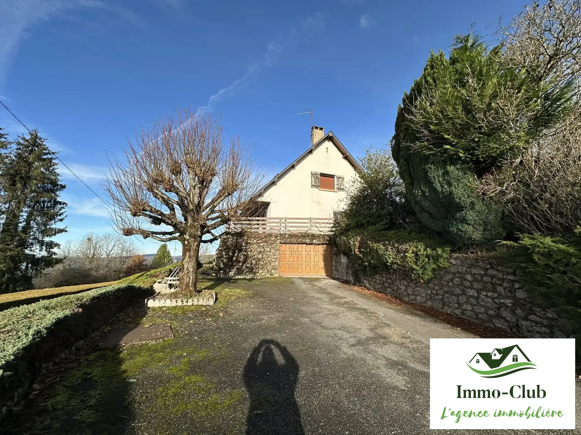 À vendre maison familiale avec terrasse et vue dégagée à Château-Chinon (Ville) 