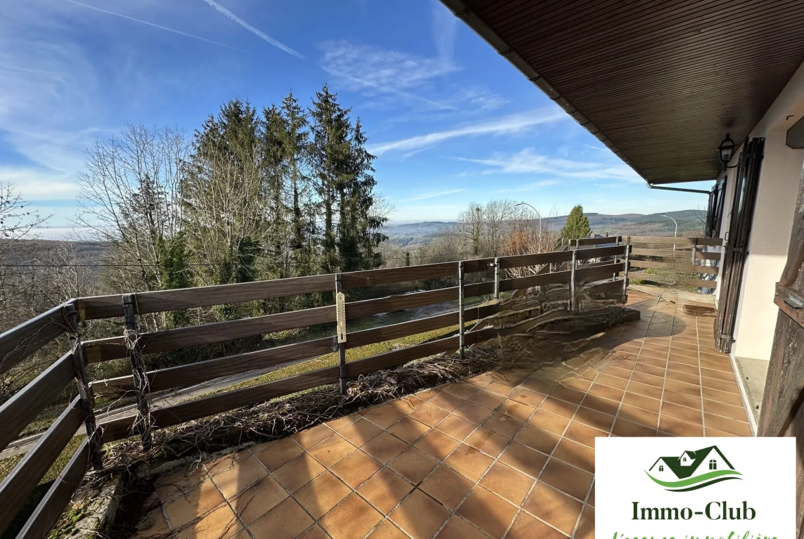 À vendre maison familiale avec terrasse et vue dégagée à Château-Chinon (Ville) 