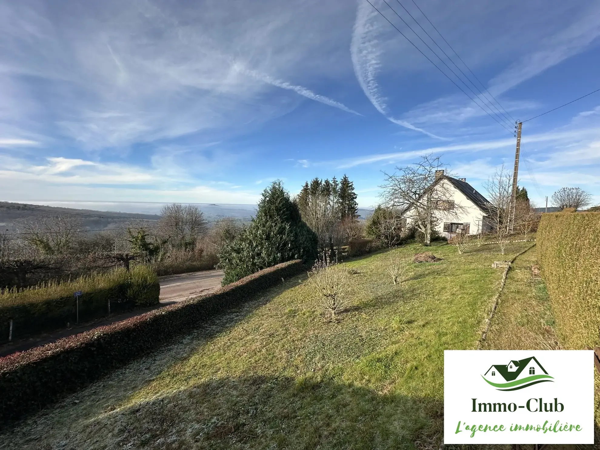 À vendre maison familiale avec terrasse et vue dégagée à Château-Chinon (Ville) 