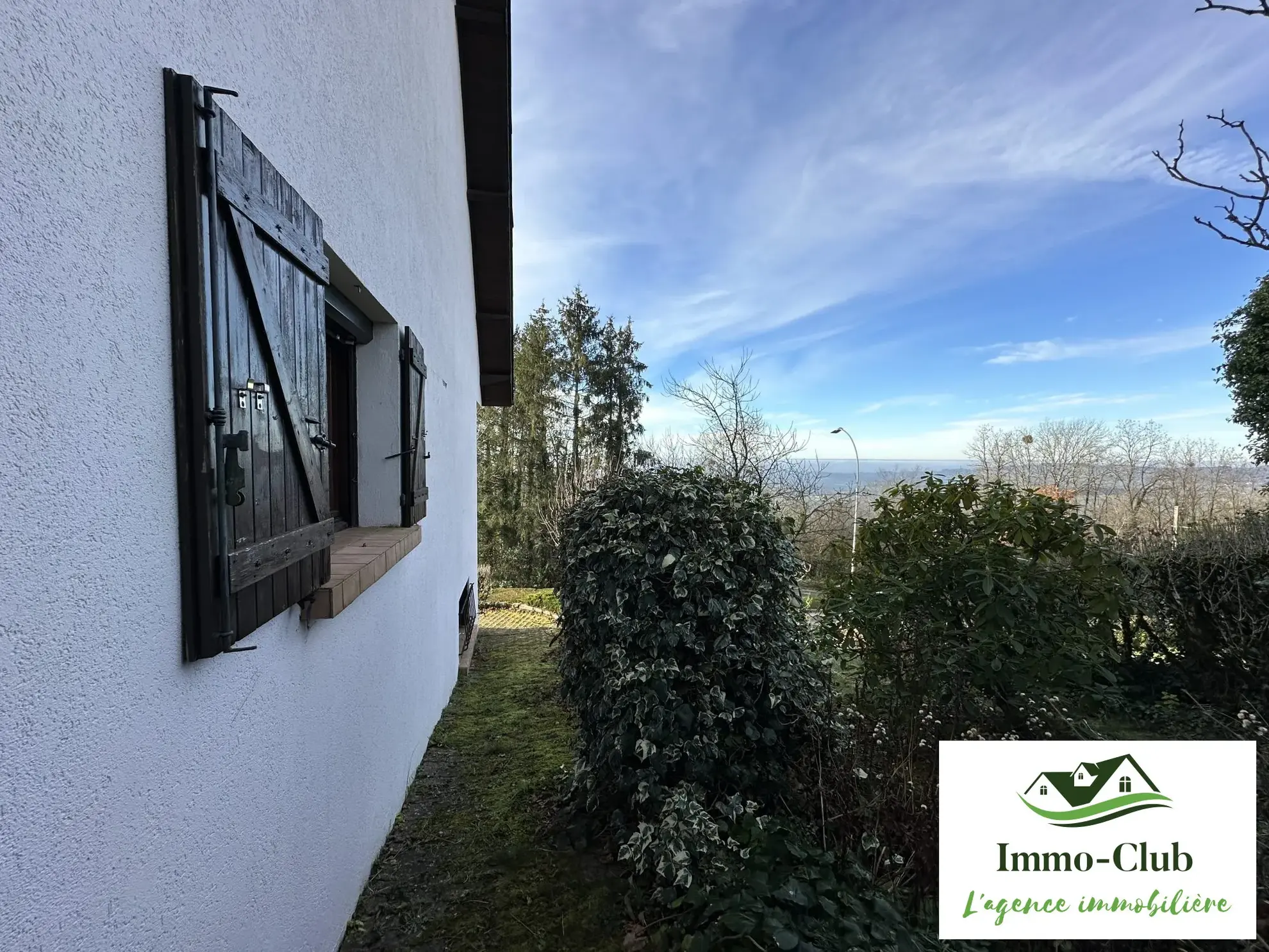 À vendre maison familiale avec terrasse et vue dégagée à Château-Chinon (Ville) 