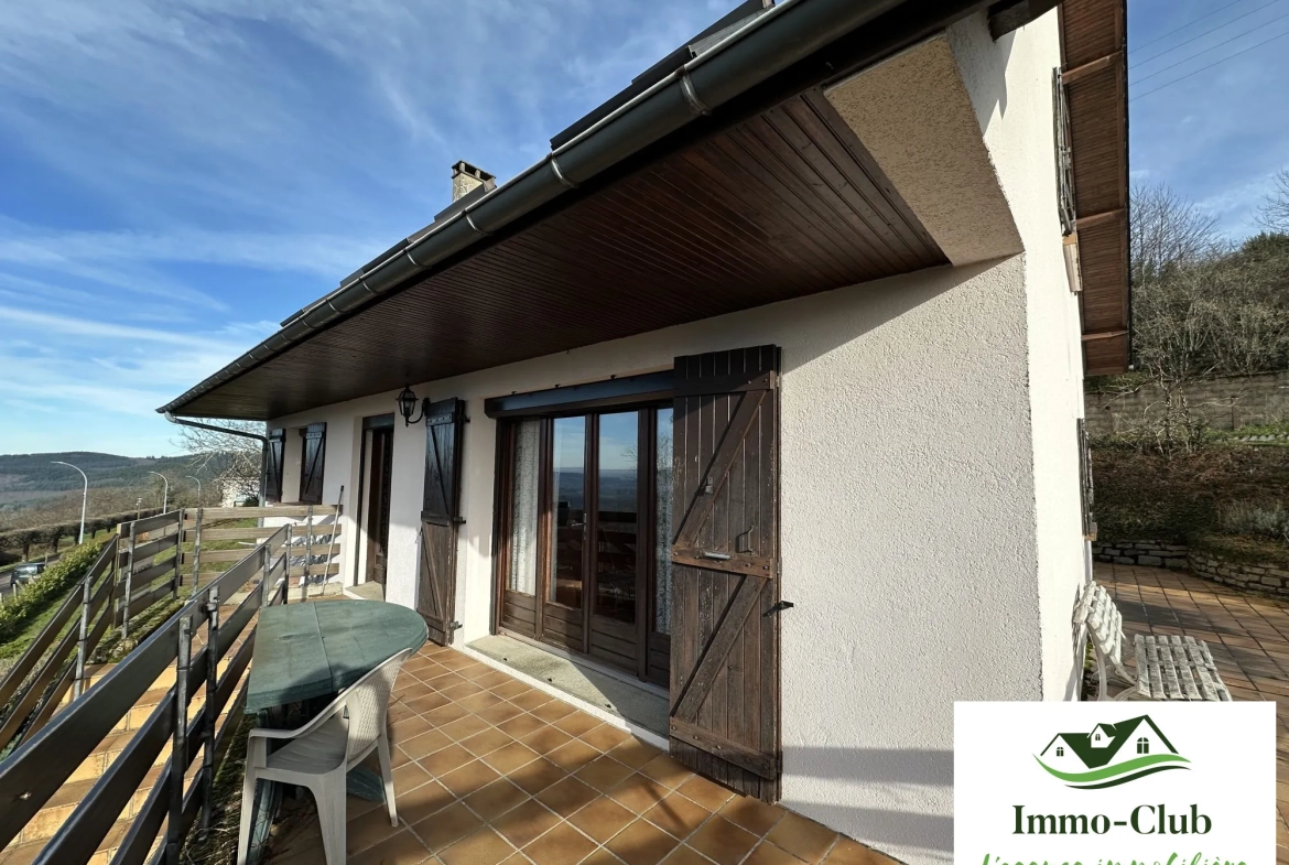À vendre maison familiale avec terrasse et vue dégagée à Château-Chinon (Ville) 