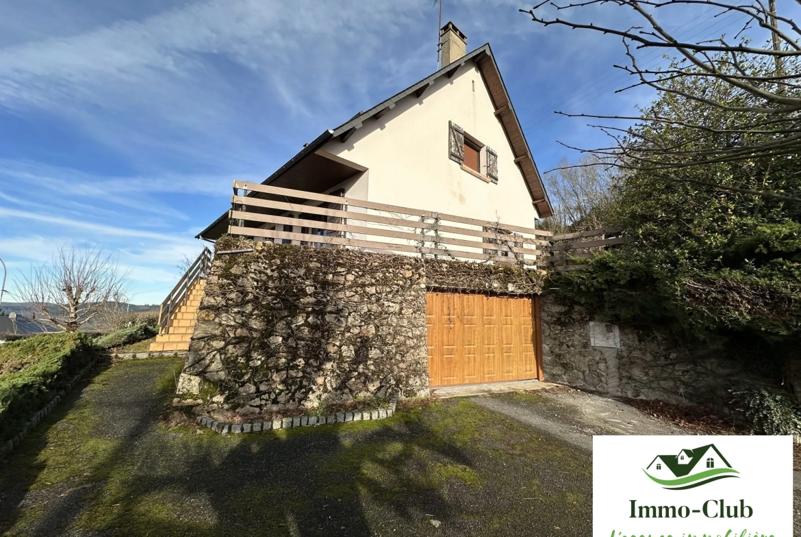 À vendre maison familiale avec terrasse et vue dégagée à Château-Chinon (Ville) 