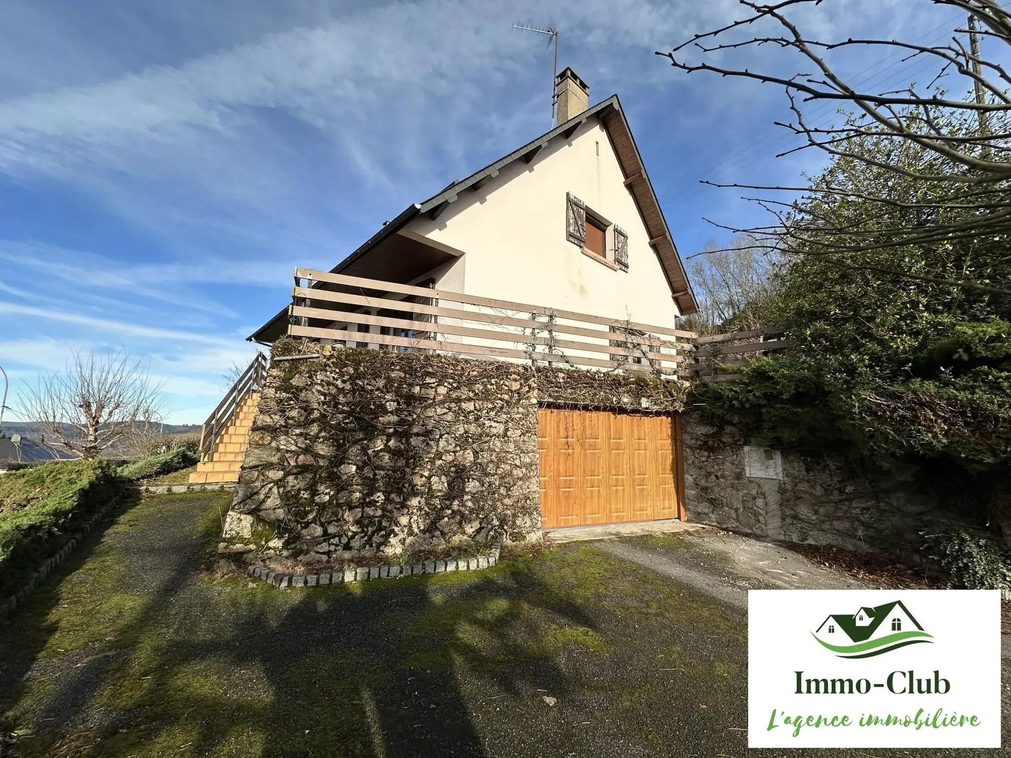 À vendre maison familiale avec terrasse et vue dégagée à Château-Chinon (Ville) 