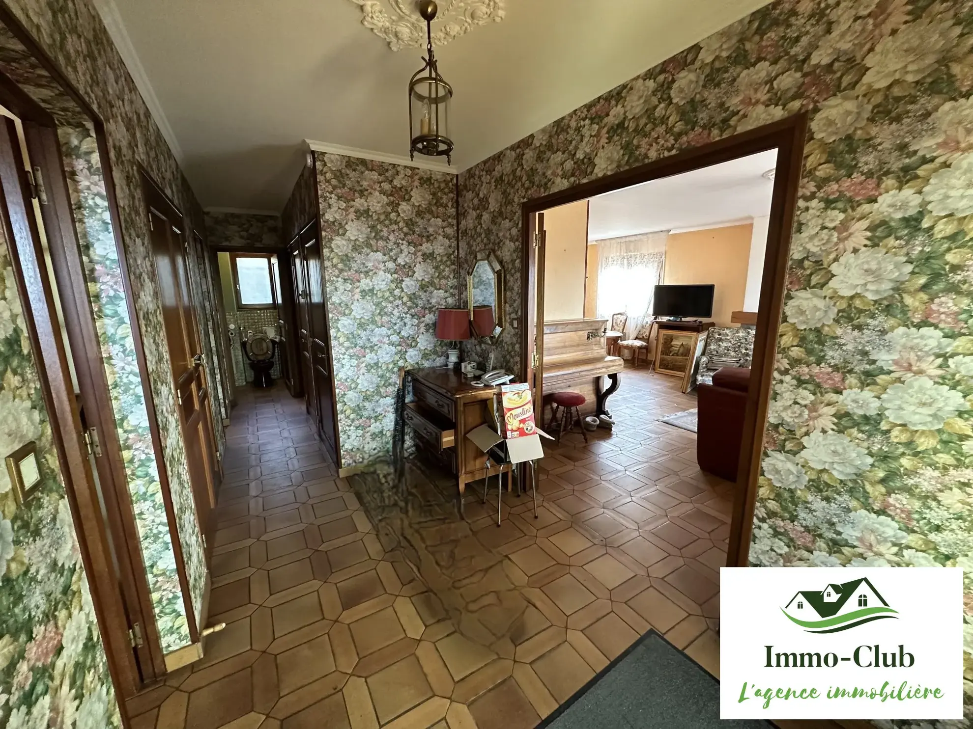 À vendre maison familiale avec terrasse et vue dégagée à Château-Chinon (Ville) 