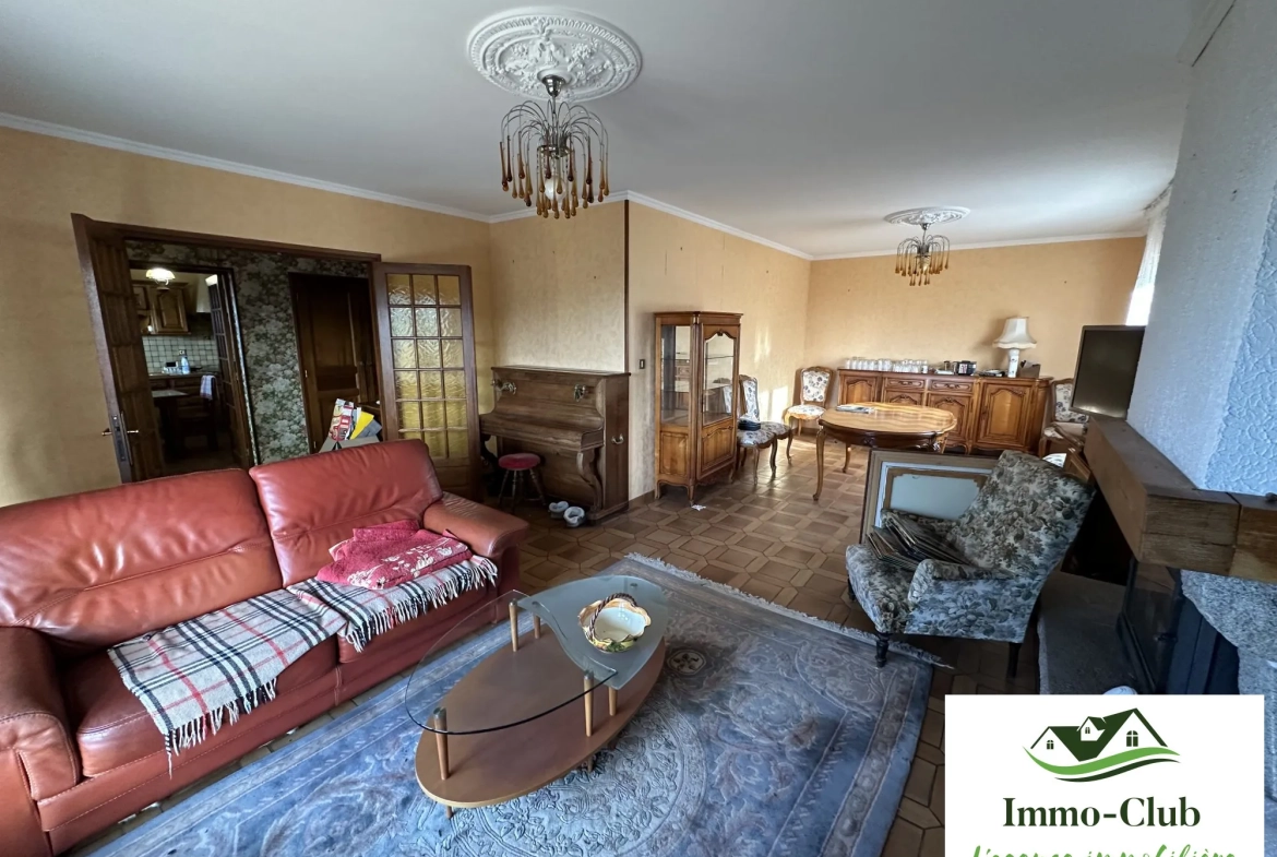 À vendre maison familiale avec terrasse et vue dégagée à Château-Chinon (Ville) 