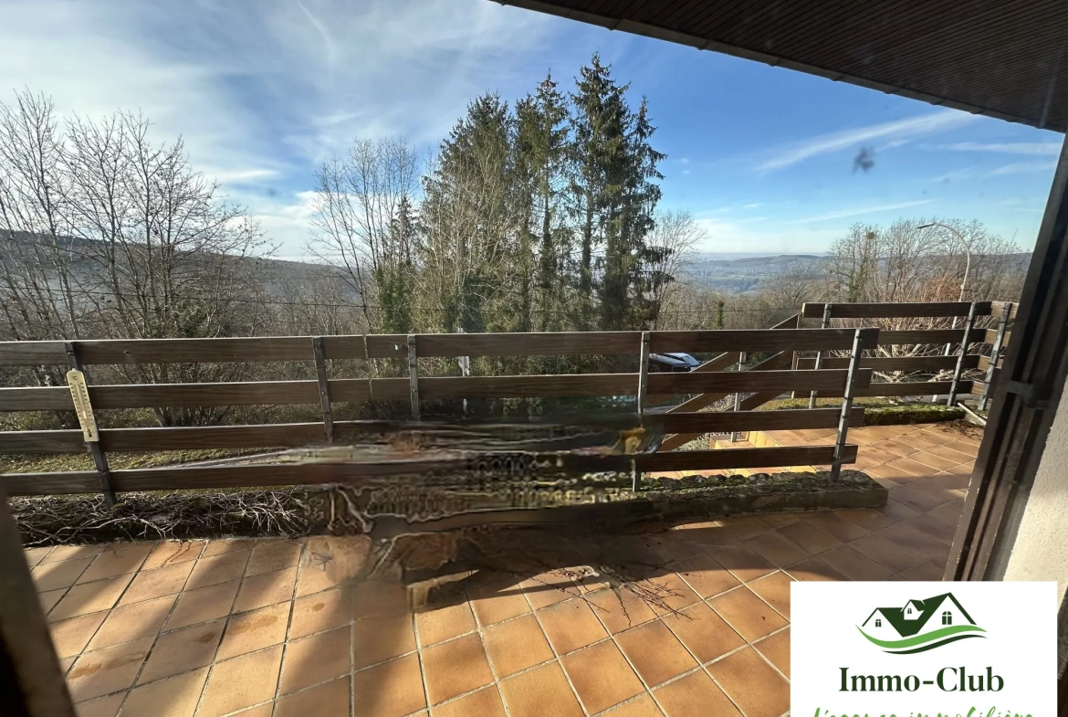 À vendre maison familiale avec terrasse et vue dégagée à Château-Chinon (Ville) 