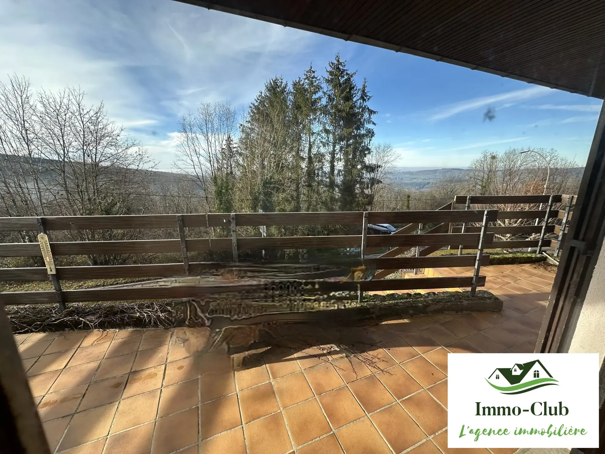 À vendre maison familiale avec terrasse et vue dégagée à Château-Chinon (Ville) 