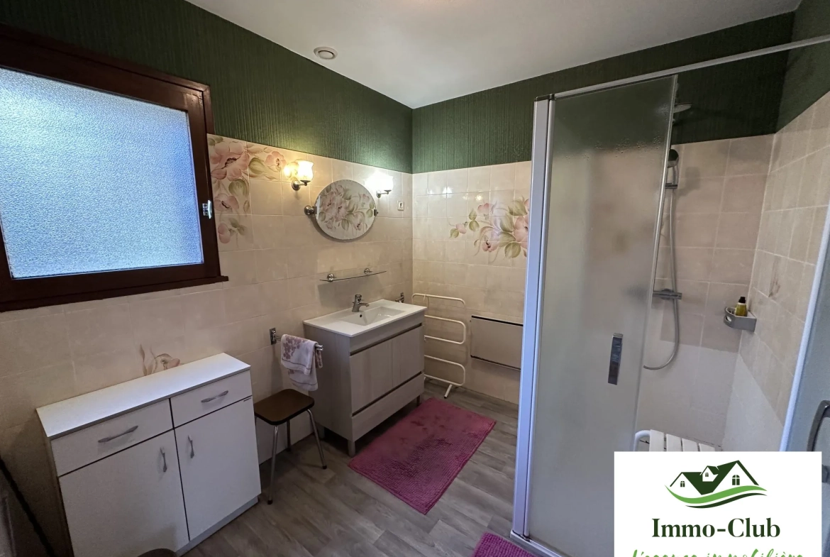À vendre maison familiale avec terrasse et vue dégagée à Château-Chinon (Ville) 