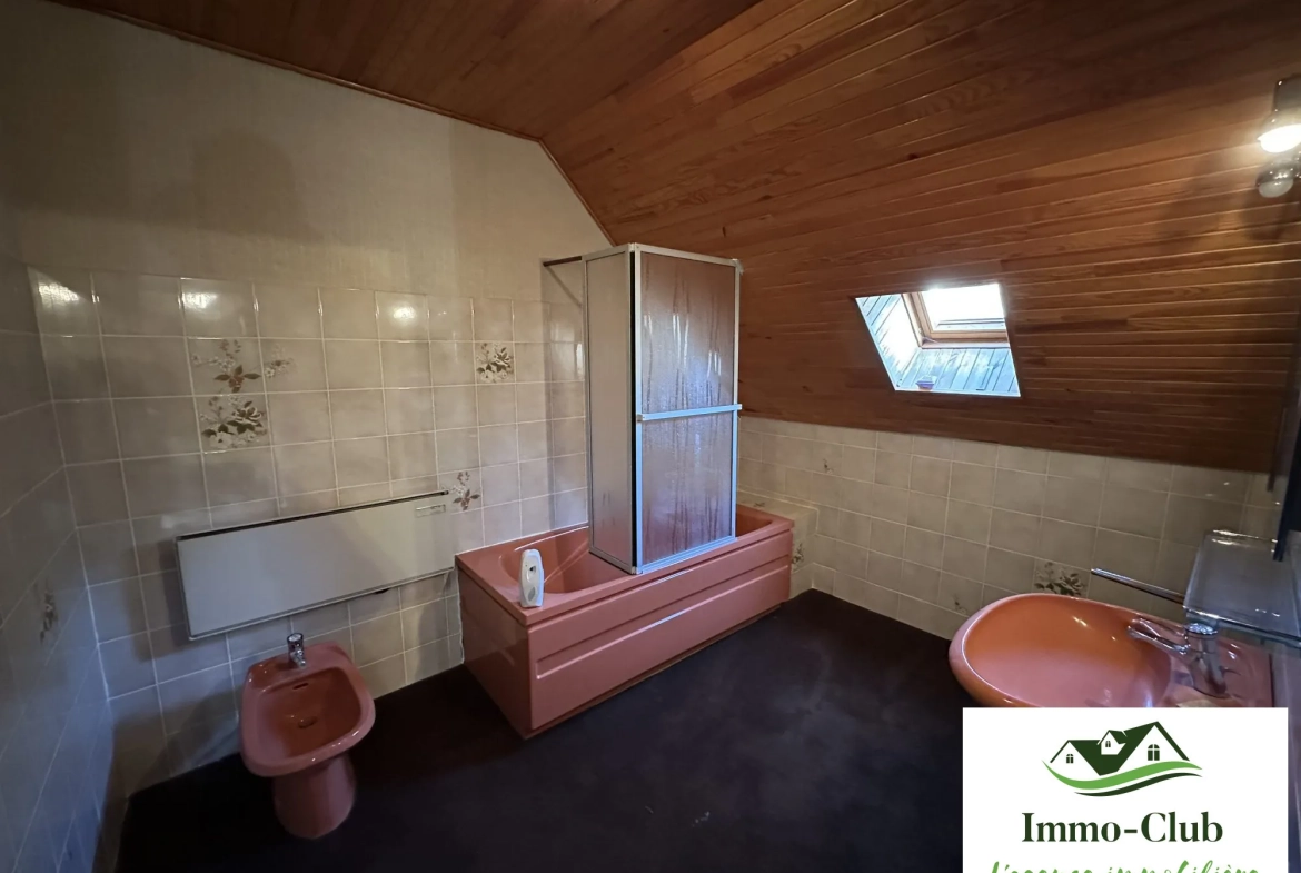 À vendre maison familiale avec terrasse et vue dégagée à Château-Chinon (Ville) 