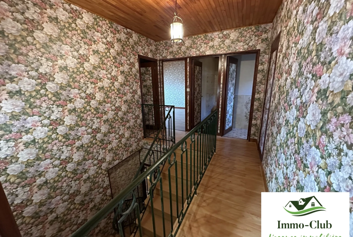 À vendre maison familiale avec terrasse et vue dégagée à Château-Chinon (Ville) 