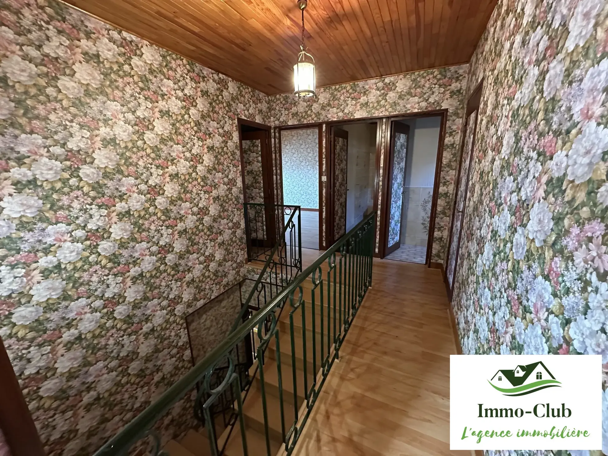 À vendre maison familiale avec terrasse et vue dégagée à Château-Chinon (Ville) 