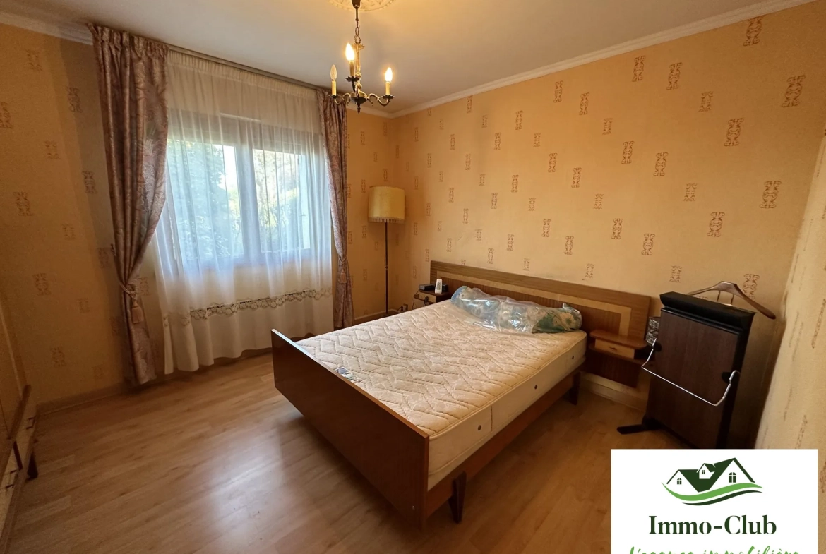 À vendre maison familiale avec terrasse et vue dégagée à Château-Chinon (Ville) 