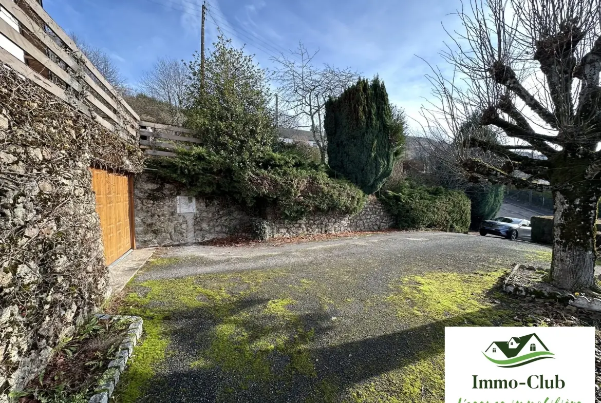 À vendre maison familiale avec terrasse et vue dégagée à Château-Chinon (Ville) 