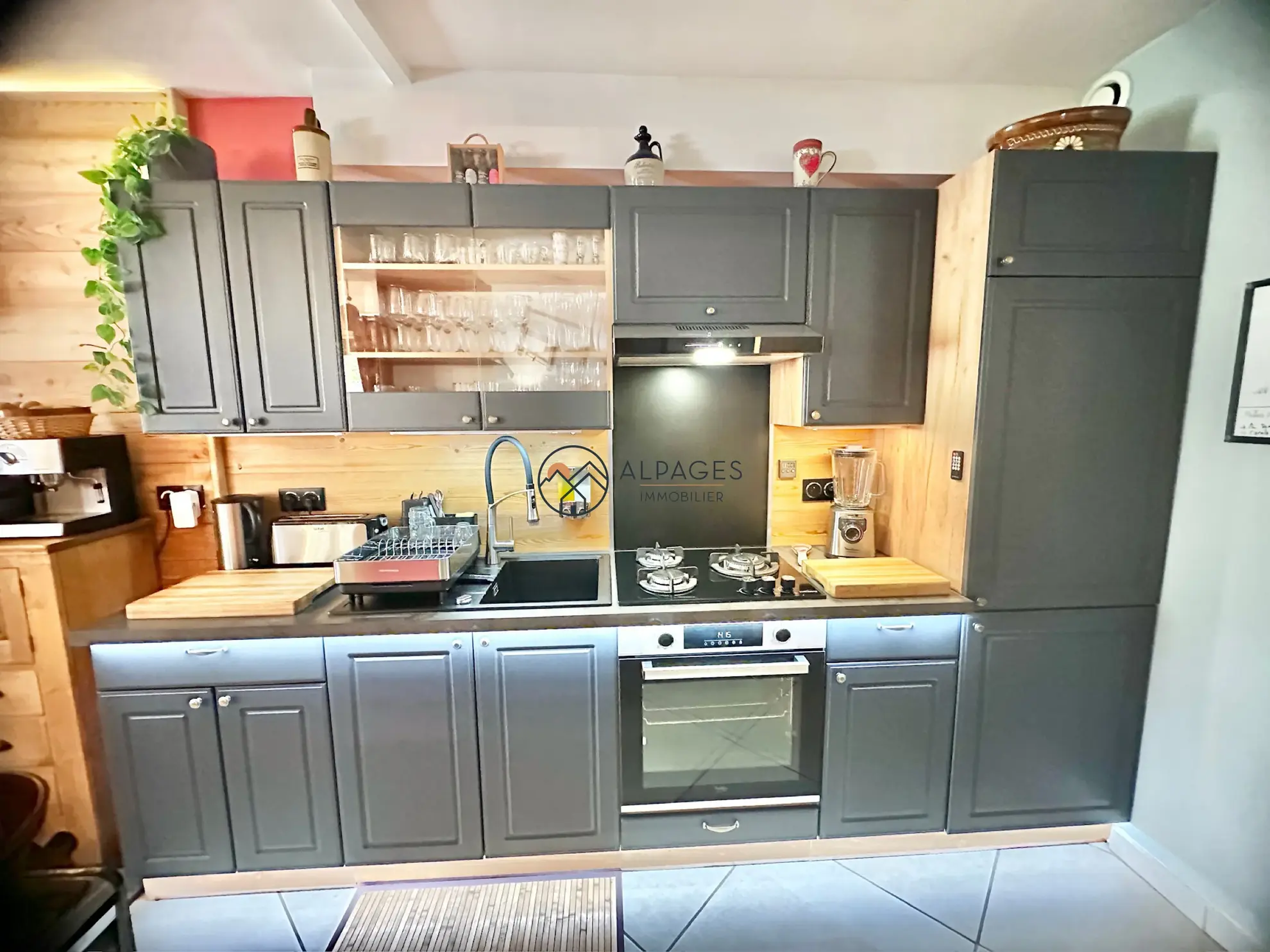 Appartement 3 pièces rénové avec jardin, cave et parking à Guillestre 