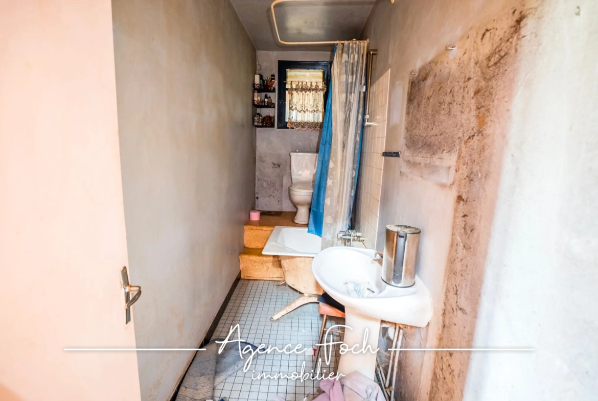 Maison de ville à rénover avec garage et jardin proche de Tarbes 