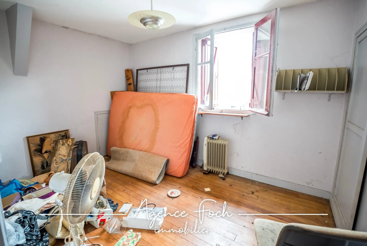 Maison de ville à rénover avec garage et jardin proche de Tarbes 