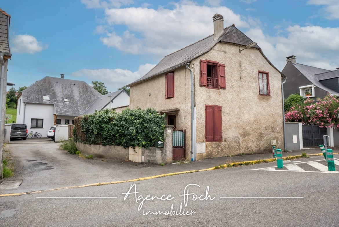 Maison de ville à rénover avec garage et jardin proche de Tarbes 
