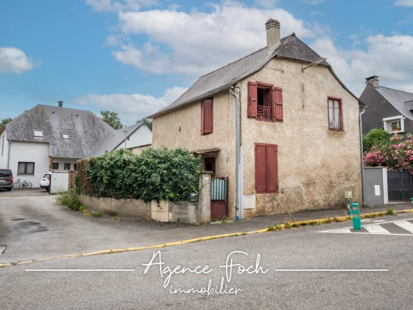 Maison de ville à rénover avec garage et jardin proche de Tarbes