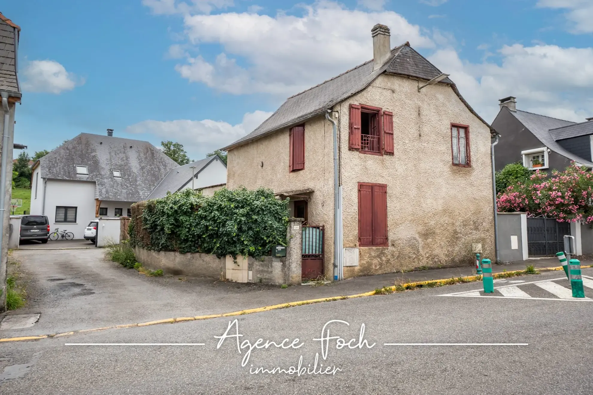 Maison de ville à rénover avec garage et jardin proche de Tarbes 