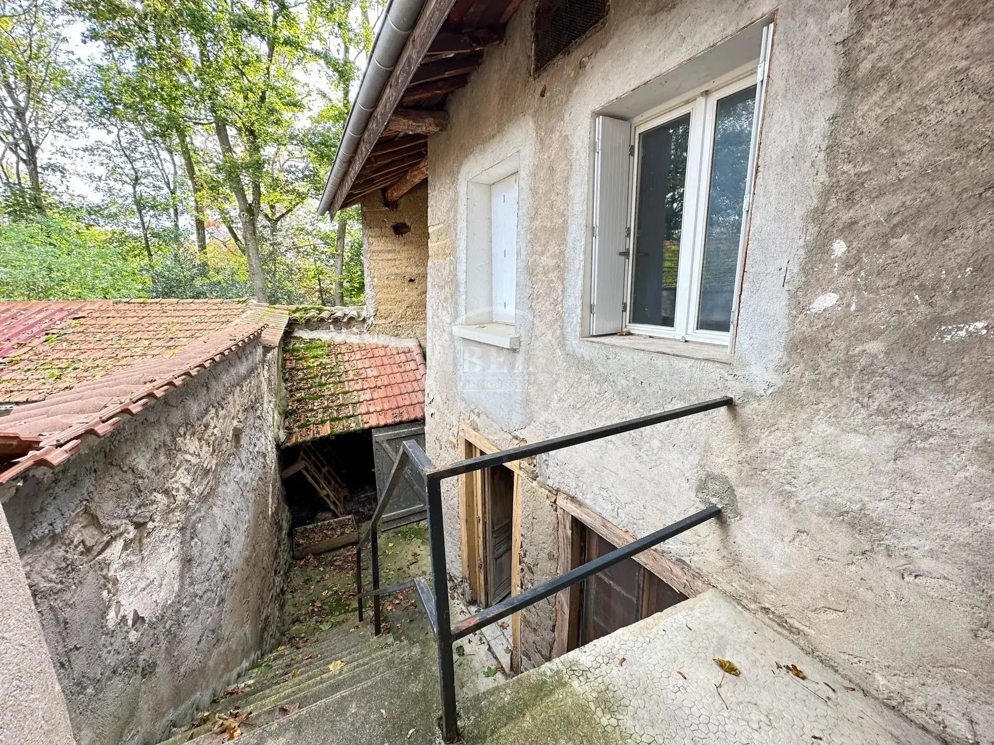 Maison à rénover avec potentiel à Chazelles-sur-Lyon, 90 m² 