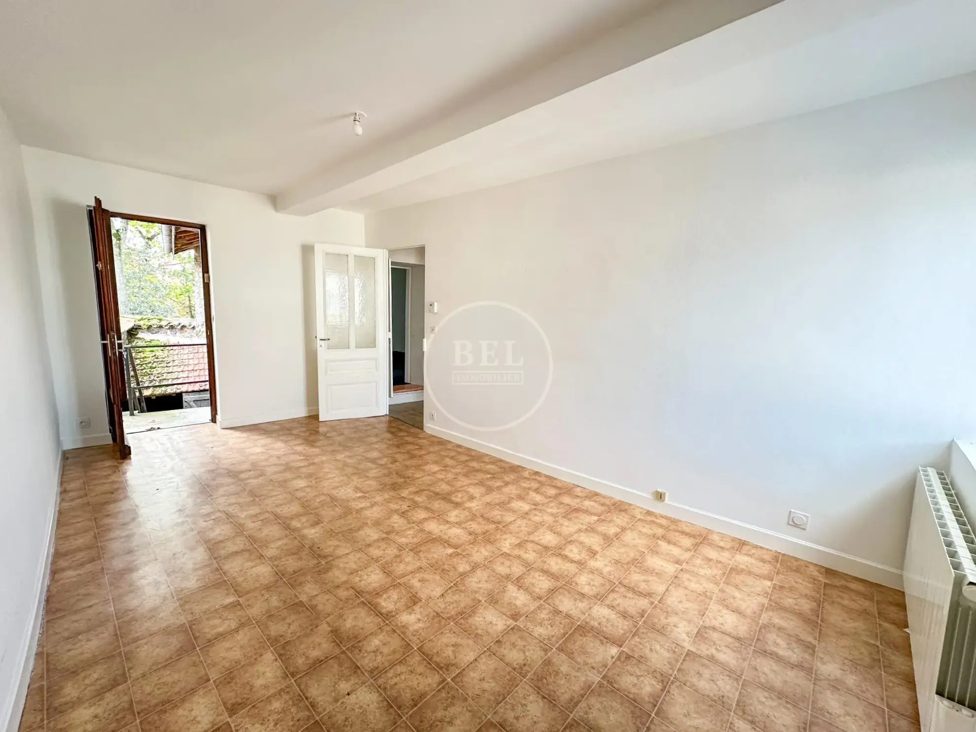 salon 1er étage Maison à rénover avec potentiel à Chazelles-sur-Lyon, 90 m² 