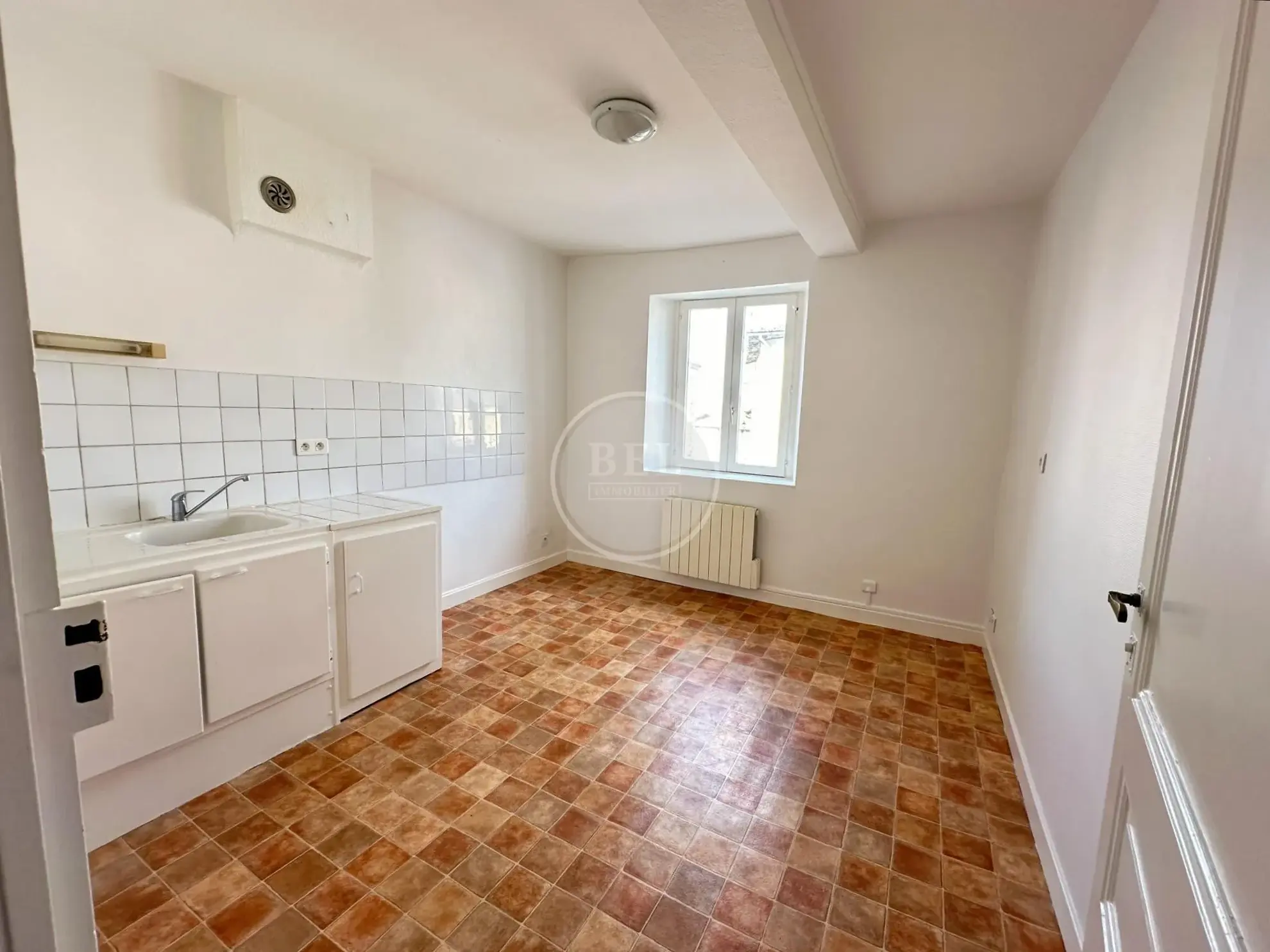 Cuisine 1er étage Maison à rénover avec potentiel à Chazelles-sur-Lyon, 90 m² 