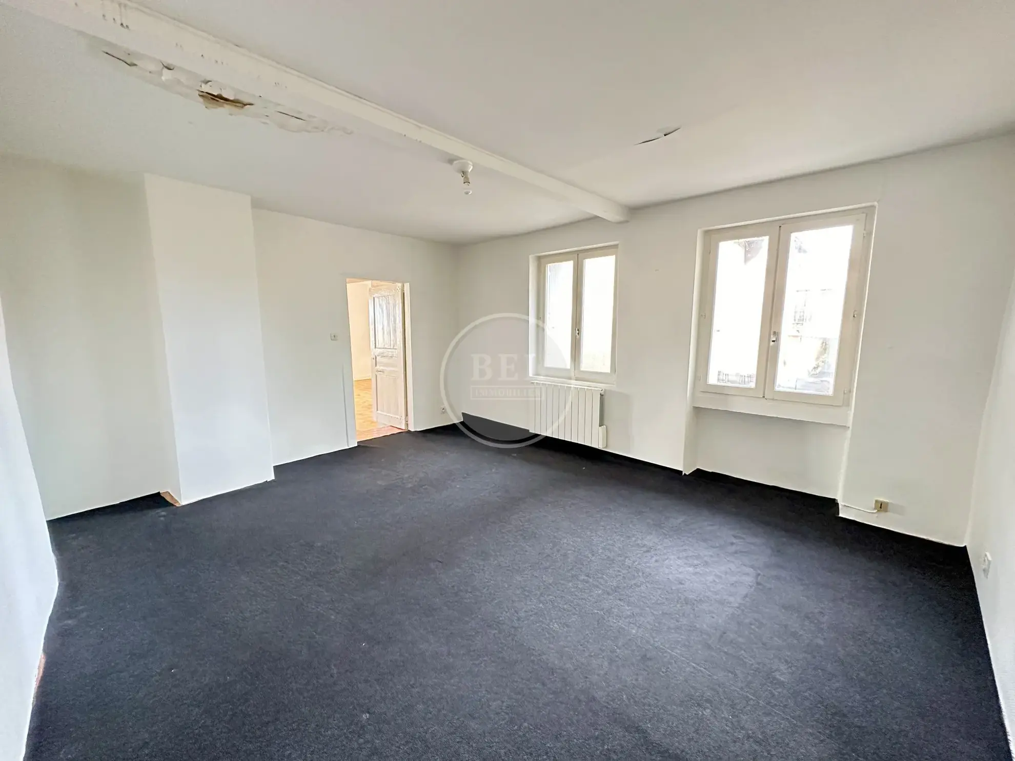 Chambre étage Maison à rénover avec potentiel à Chazelles-sur-Lyon, 90 m² 