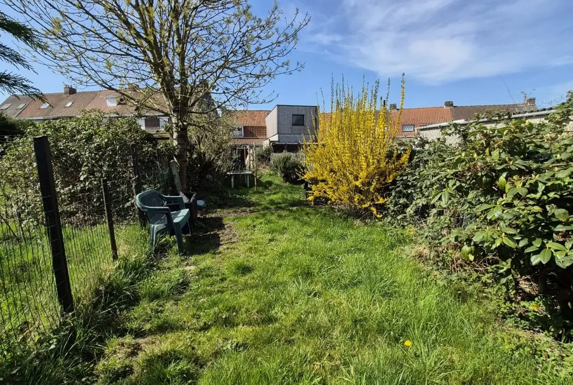 Maison à rénover avec grand jardin et stationnement à Wattrelos 