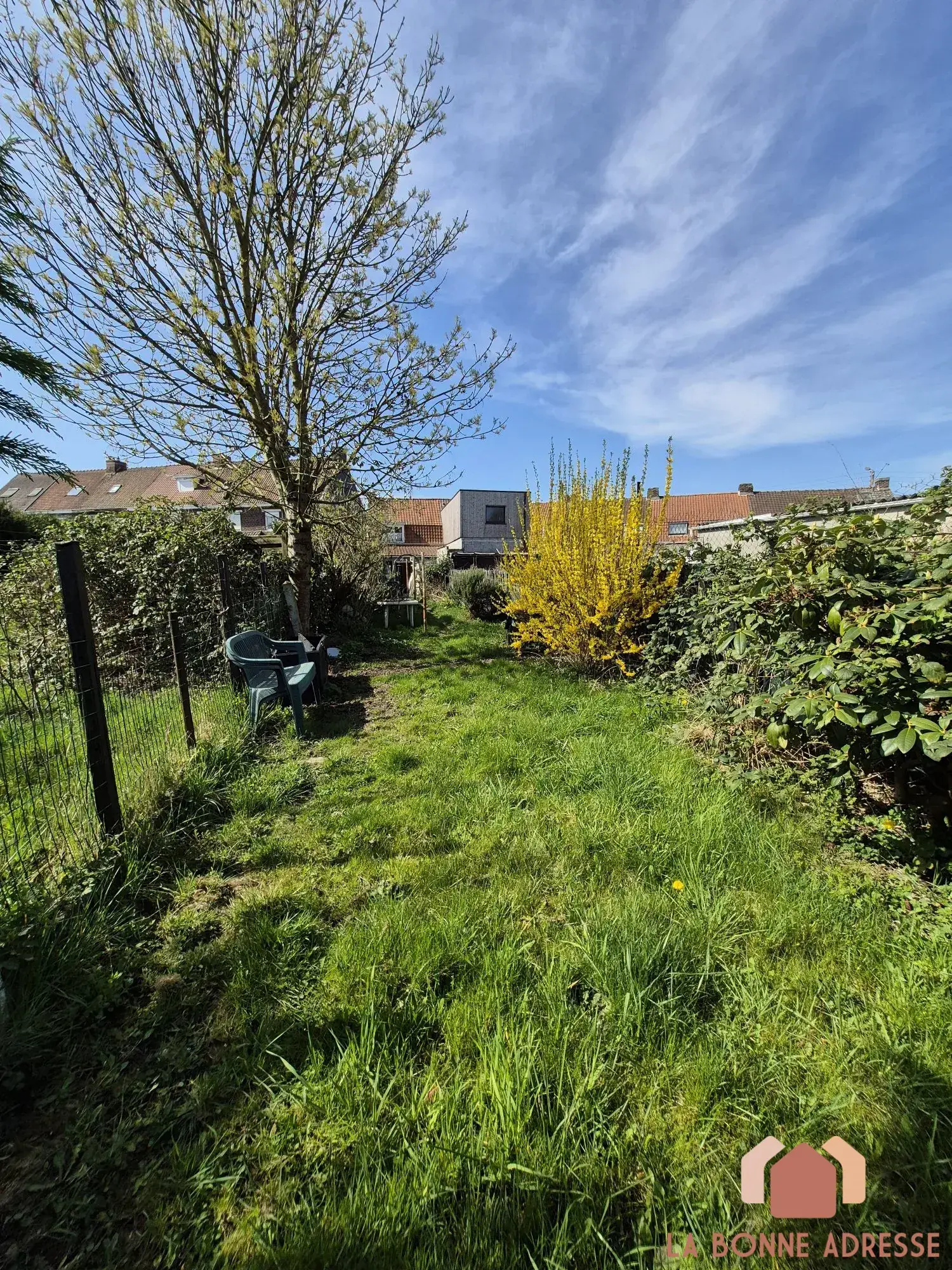 Maison à rénover avec grand jardin et stationnement à Wattrelos 