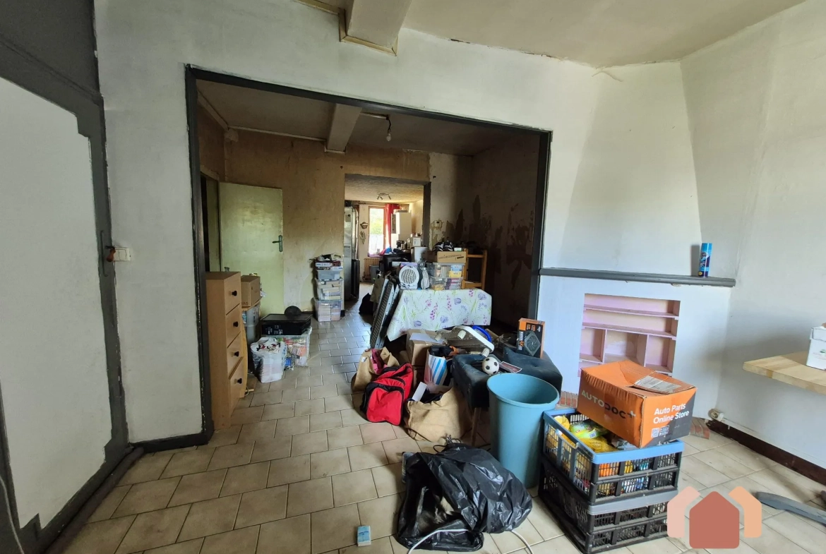 salon séjour Maison à rénover avec grand jardin et stationnement à Wattrelos 