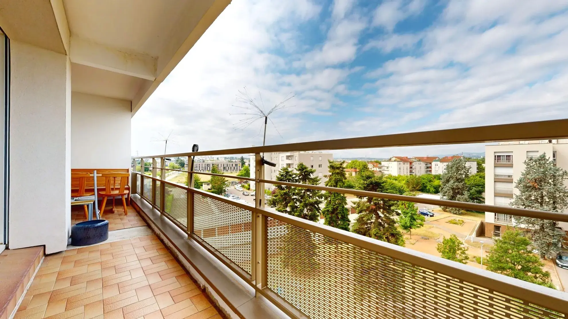 Appartement lumineux de 68 m² avec balcon et stationnement à Lyon 