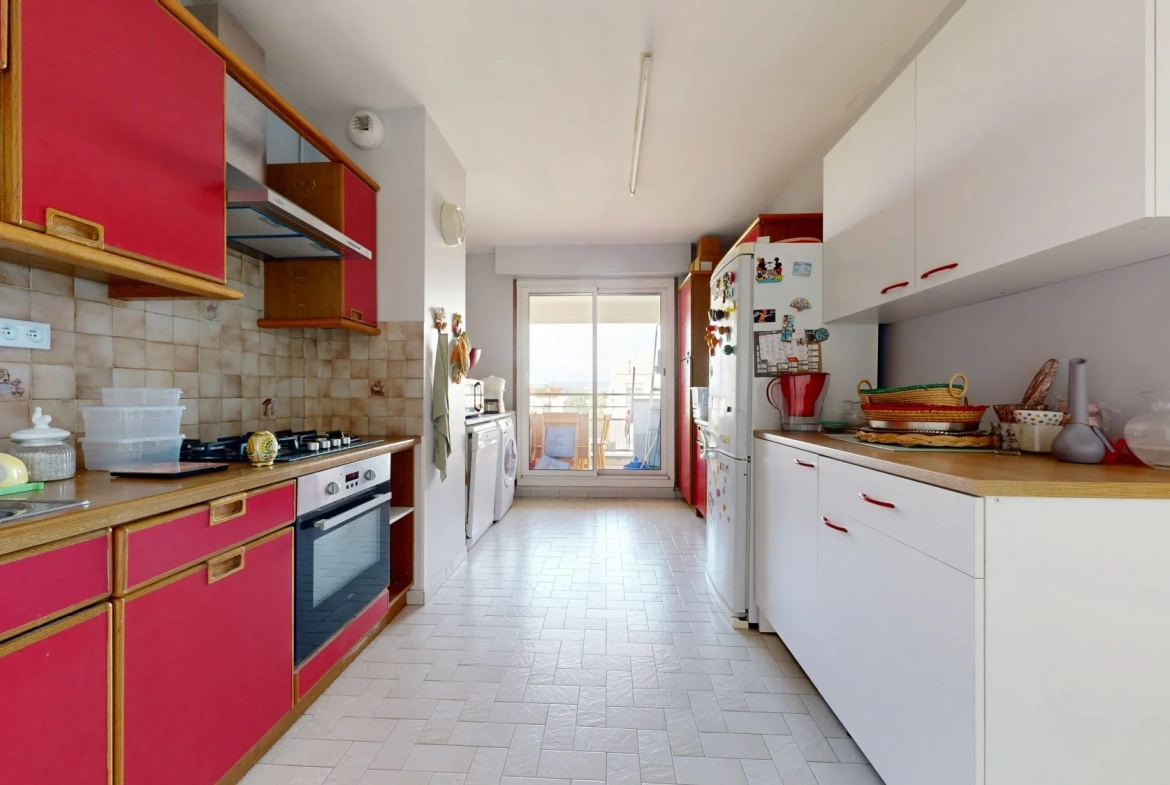 Appartement lumineux de 68 m² avec balcon et stationnement à Lyon 