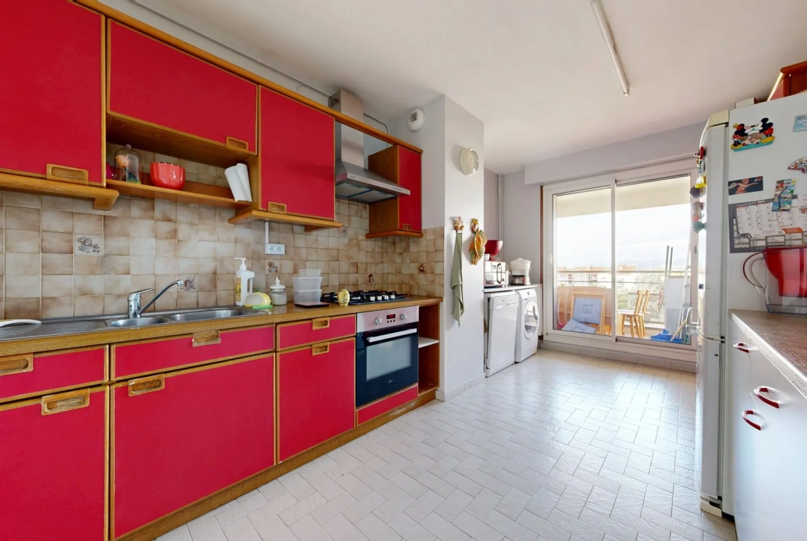 Appartement lumineux de 68 m² avec balcon et stationnement à Lyon 