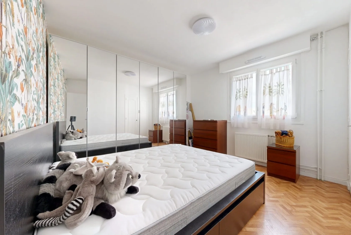 Appartement lumineux de 68 m² avec balcon et stationnement à Lyon 