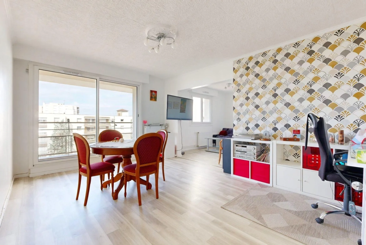 Appartement lumineux de 68 m² avec balcon et stationnement à Lyon 