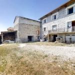 Maison ancienne en pierre avec grange attenante à Riotord - Potentiel de rénovation