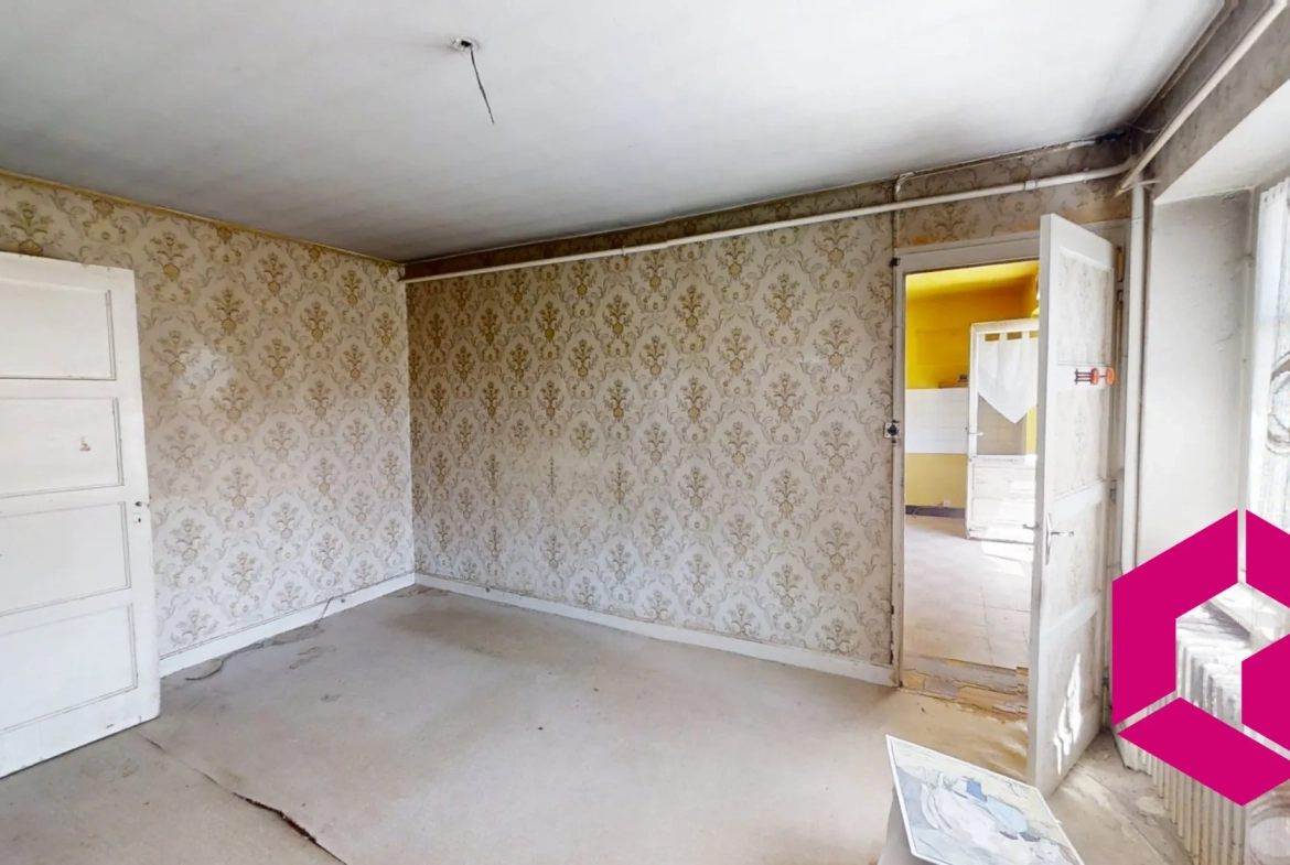 Maison ancienne en pierre avec grange attenante à Riotord - Potentiel de rénovation 