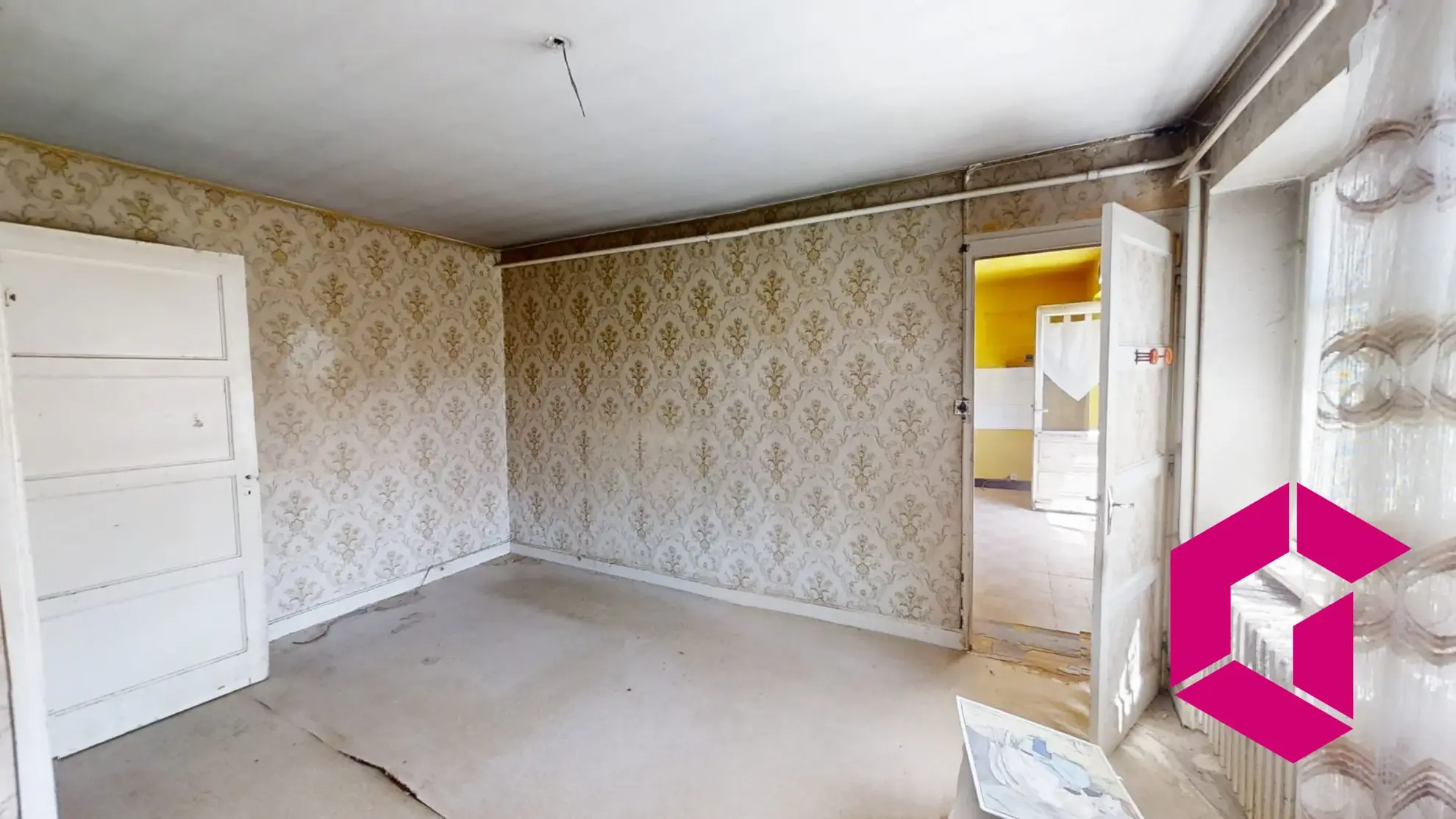 Maison ancienne en pierre avec grange attenante à Riotord - Potentiel de rénovation 