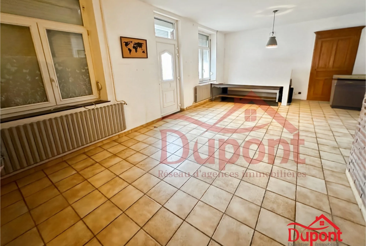 Maison semi-individuelle 3 chambres avec garage à Hautmont – Investissement idéal 