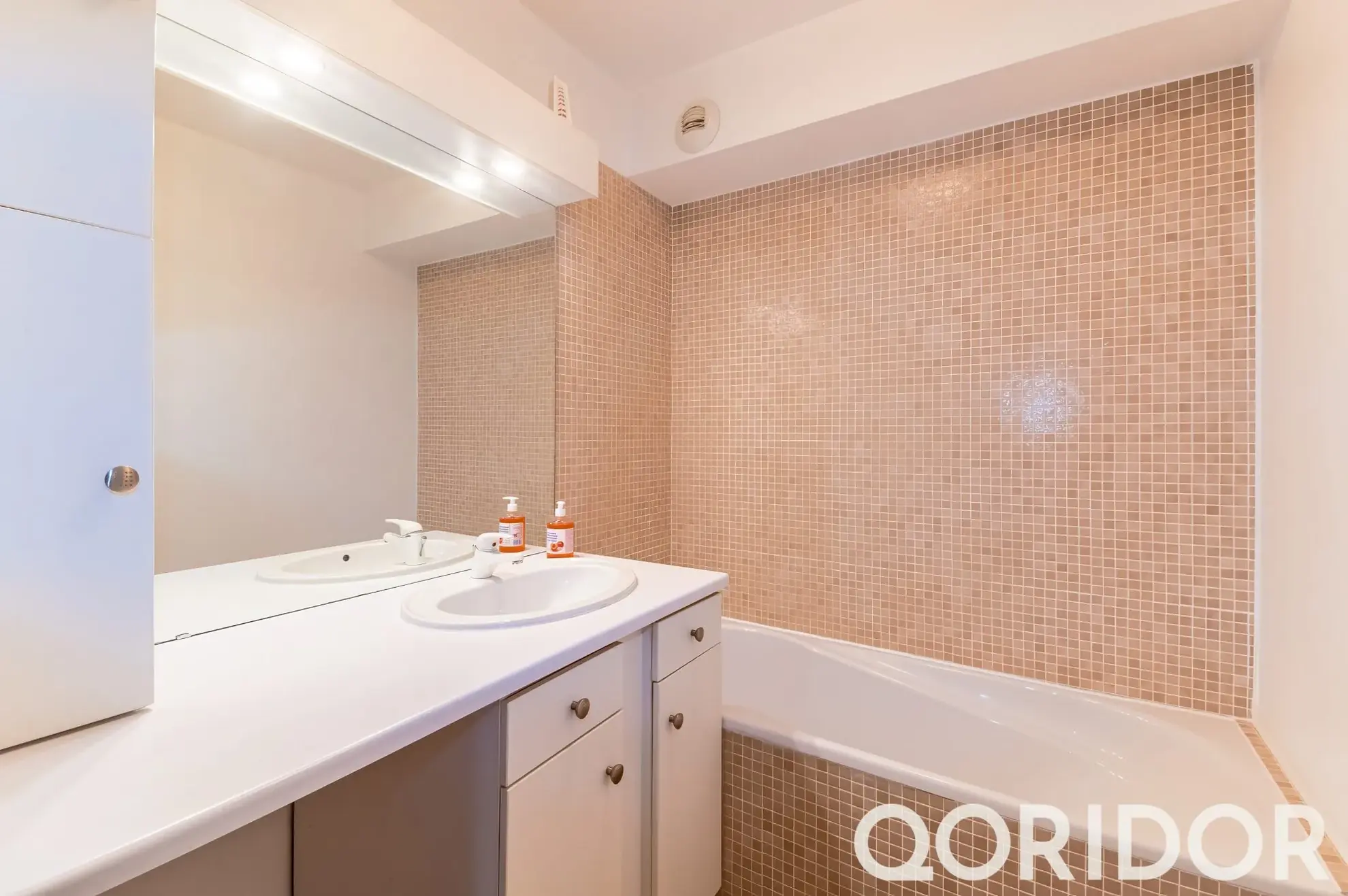 Appartement T2 de 46 m² à vendre à Lyon dans résidence sécurisée 