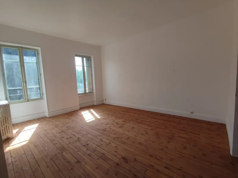 Grand appartement T4 à rénover à Cusset, proche centre-ville 