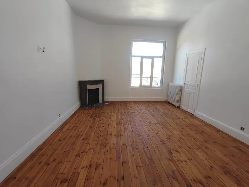 Grand appartement T4 à rénover à Cusset, proche centre-ville 